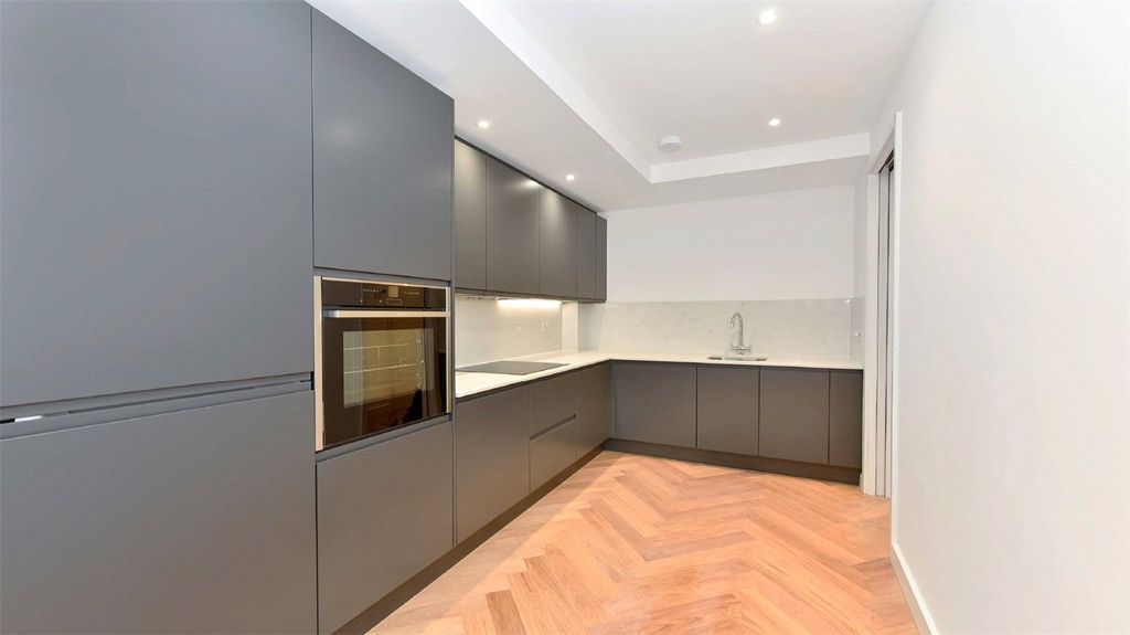 Property photo 1 of 9 Kitchen/Reception