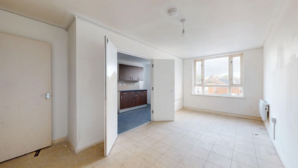 Property photo 2 of 11 Flat 3, 223A Church Road, Willesden, London, Nw10 9Ep