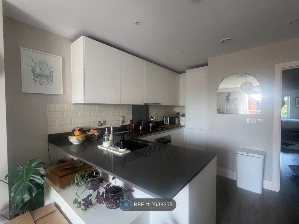 Property photo 3 of 10 Kitchen