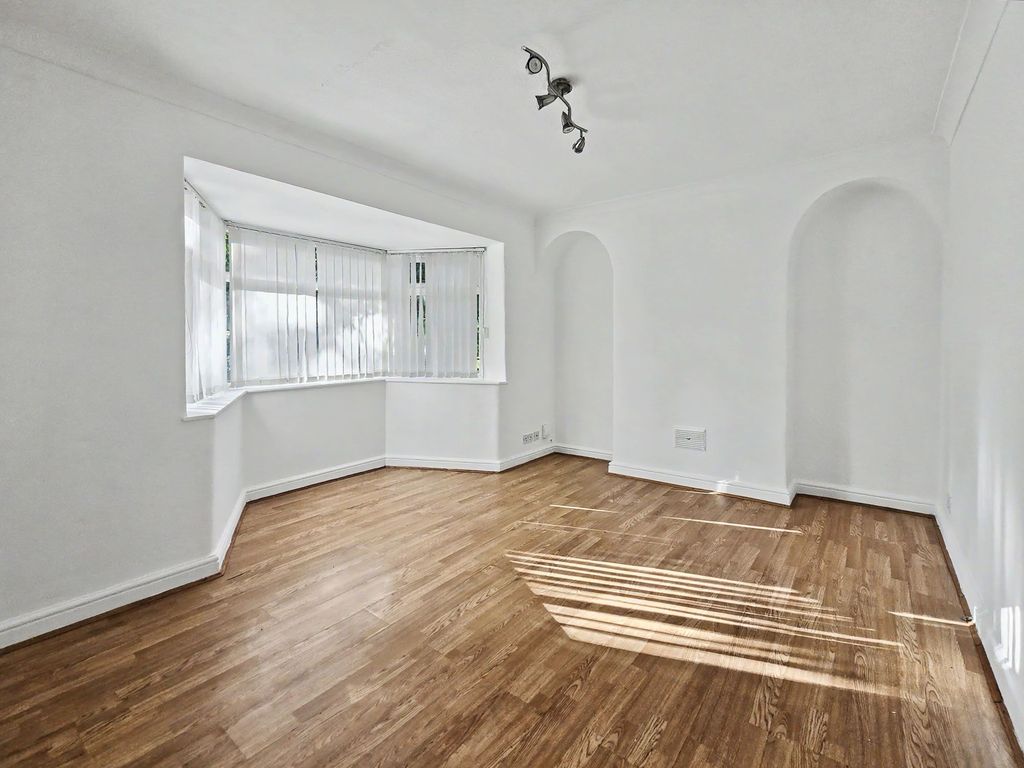 Property photo 3 of 26