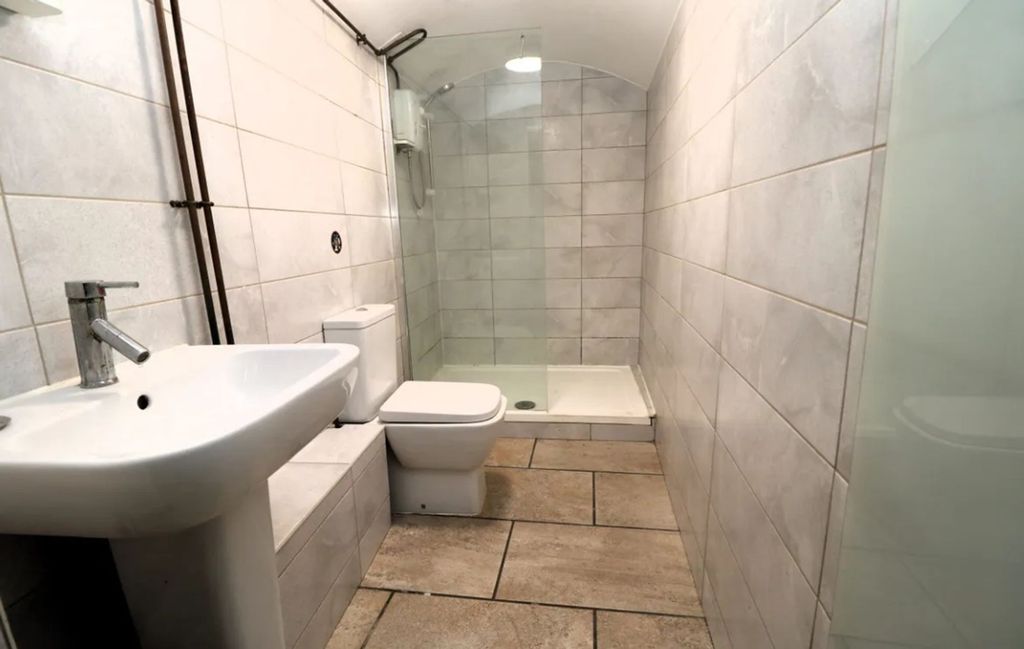 Property photo 3 of 4