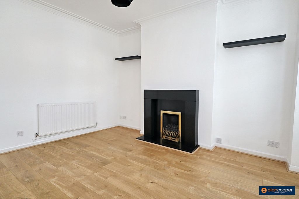 Property photo 3 of 23 4477003