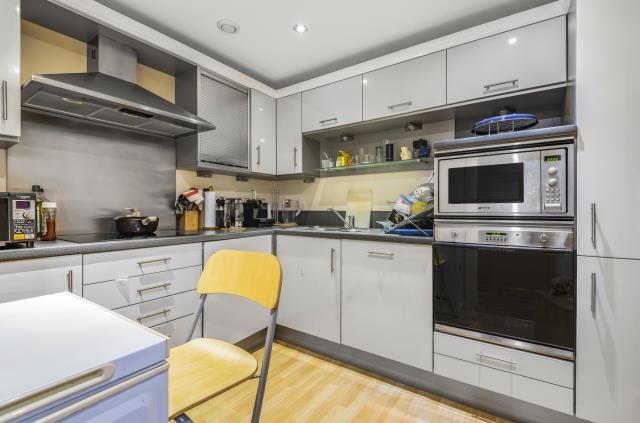 Property photo 2 of 7 Kitchen