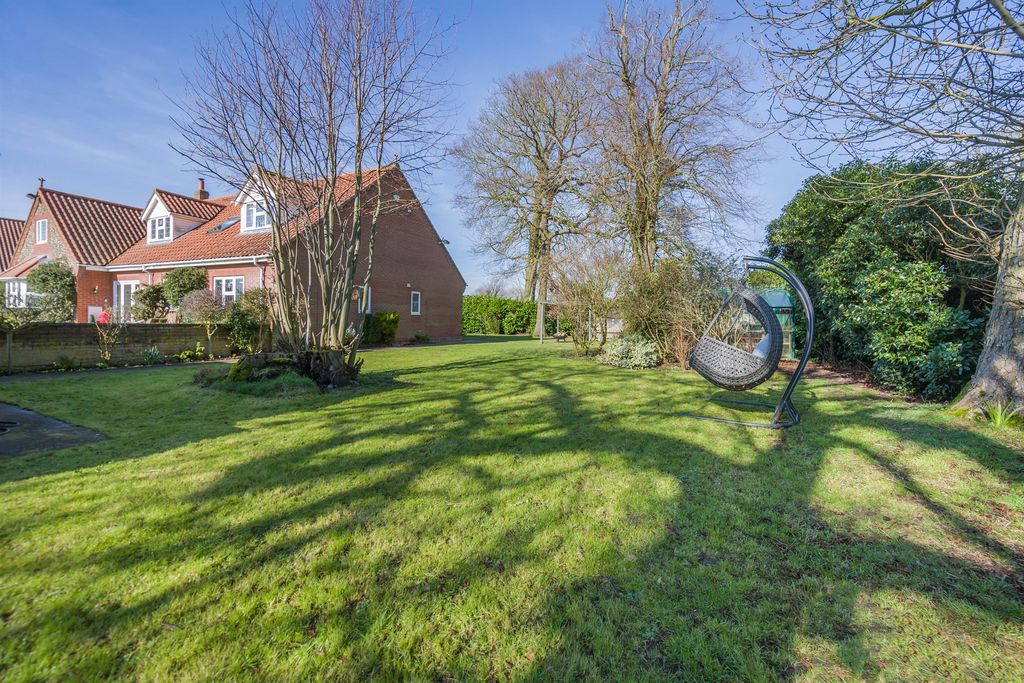 Property photo 3 of 23