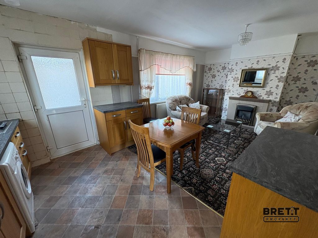 Property photo 2 of 9 Kitchen-Dining