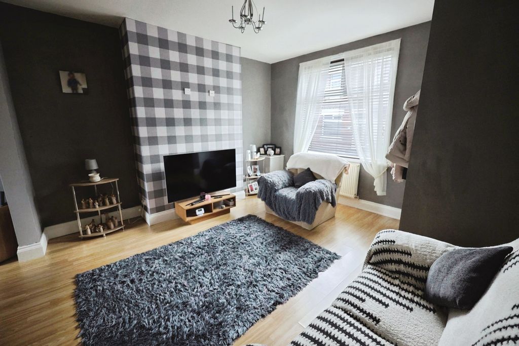 Property photo 2 of 11 Pbox-Img.Jpg