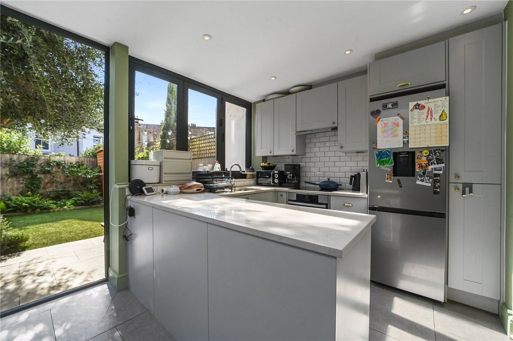 Property photo 2 of 29 Kitchen/Dining