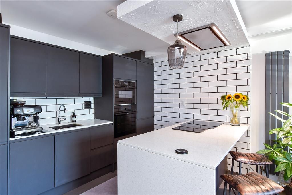Property photo 2 of 10 Lounge/ Kitchen