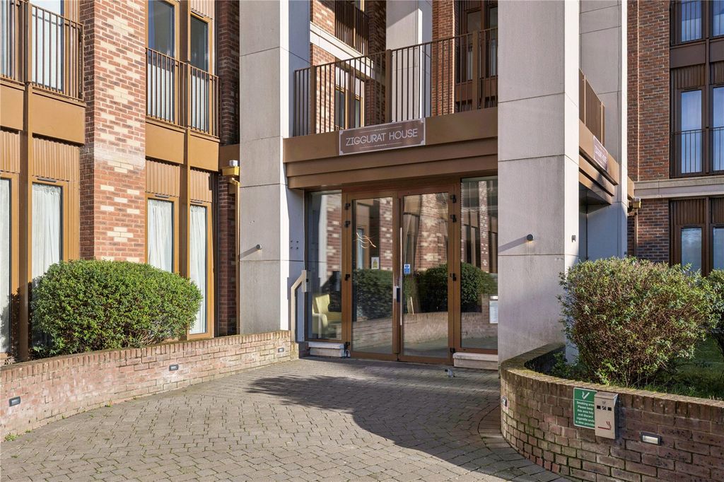 Property photo 2 of 10 Entrance