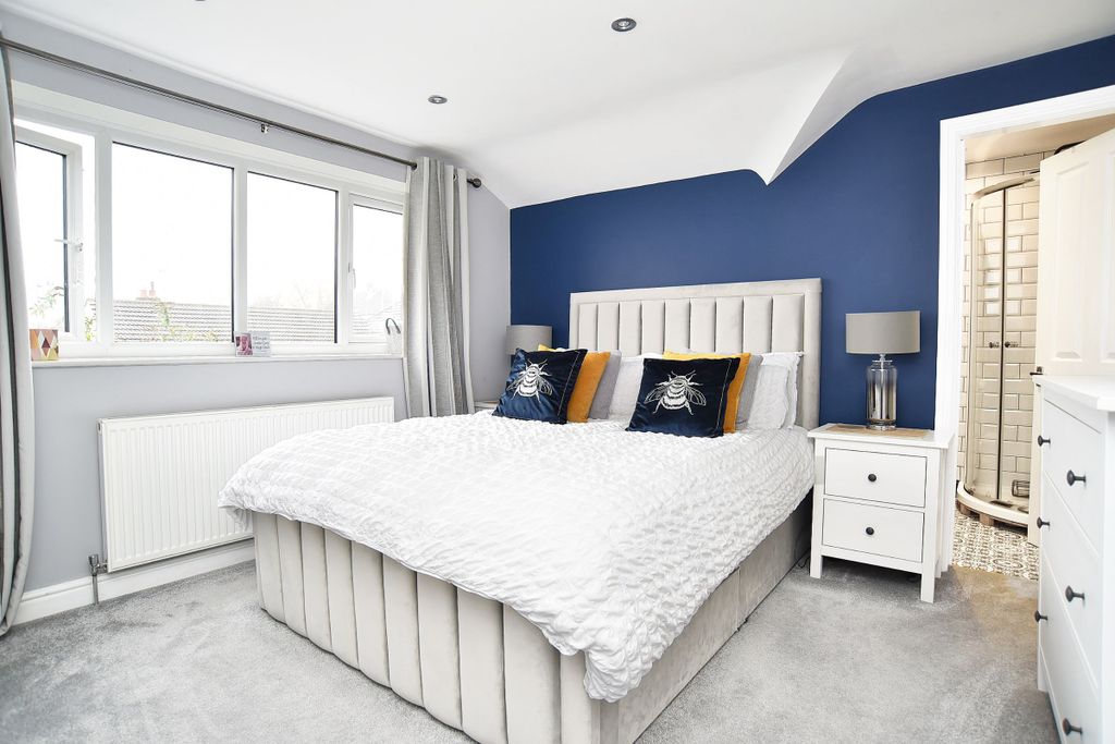 Property photo 3 of 26