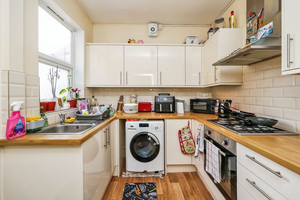 Property photo 2 of 15 Kitchen