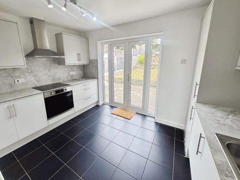 Property photo 1 of 11 Kitchen