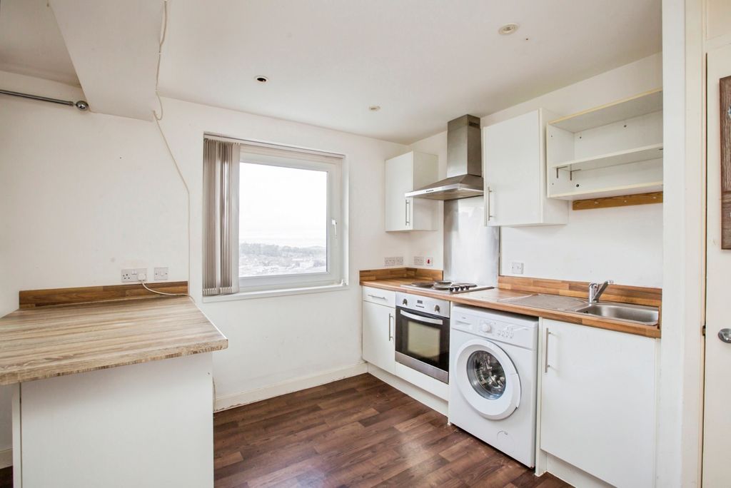 Property photo 3 of 17 Kitchen