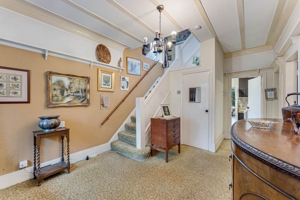 Property photo 2 of 27