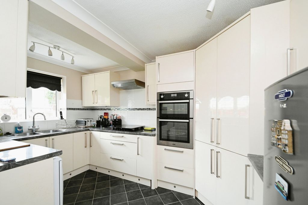 Property photo 3 of 20 3004