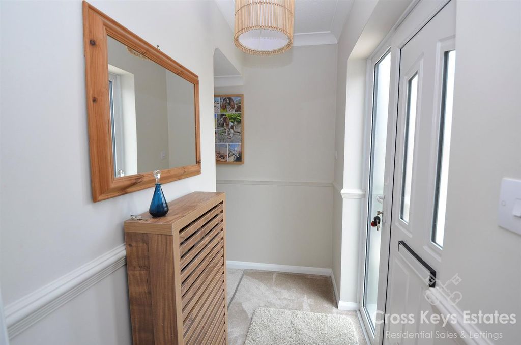 Property photo 2 of 26 Entrance Hall