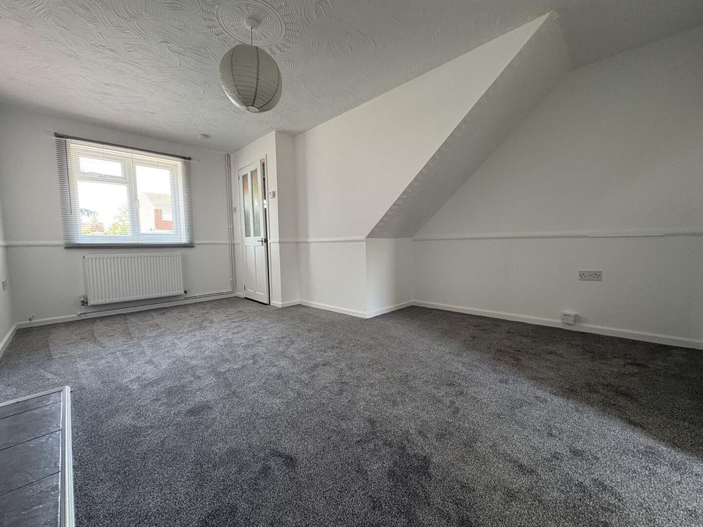 Property photo 2 of 11 Living Room