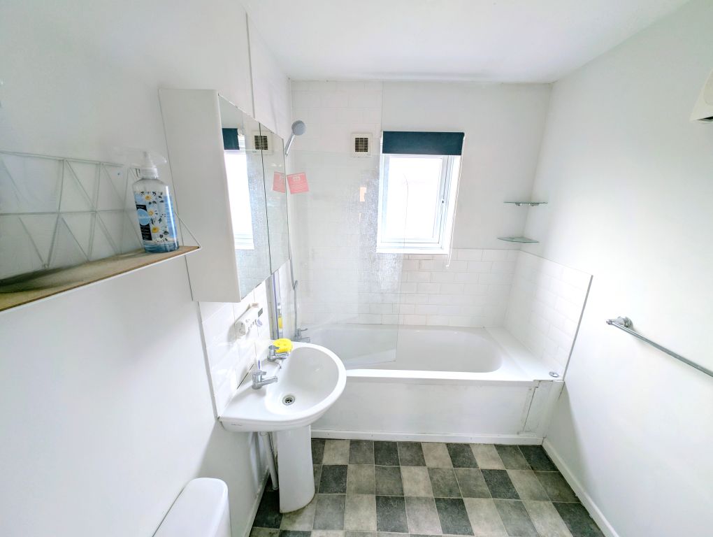 Property photo 3 of 8 Bathroom