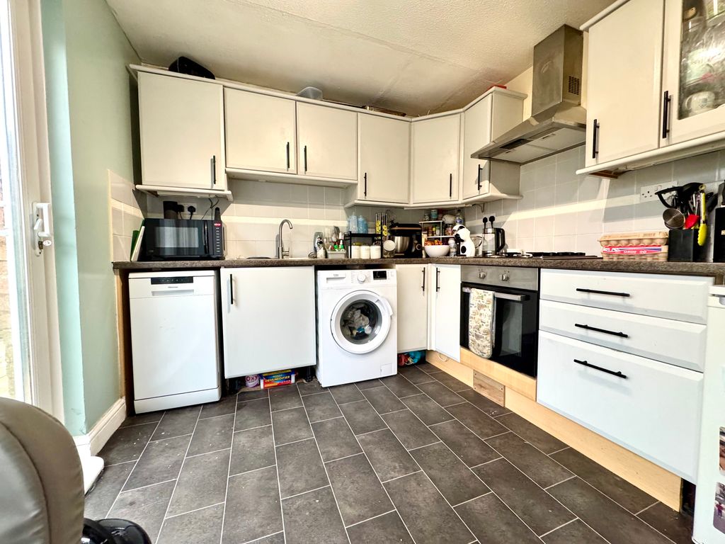 Property photo 2 of 11 Kitchen