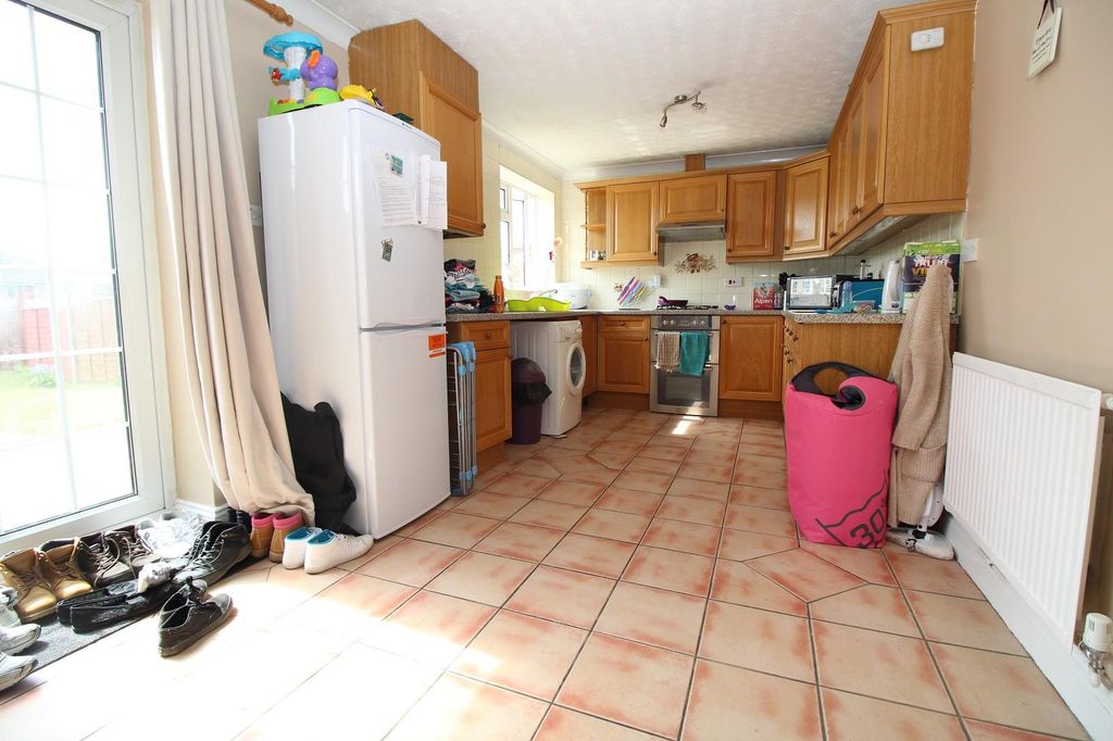 Property photo 2 of 8 Kitchen