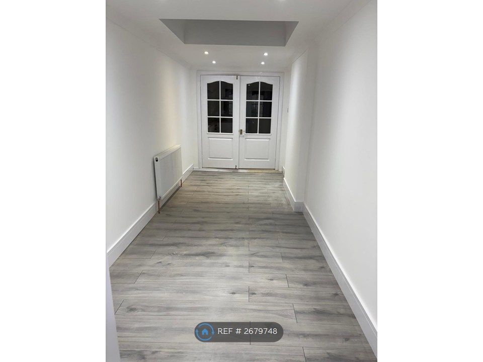 Property photo 3 of 4 Hall