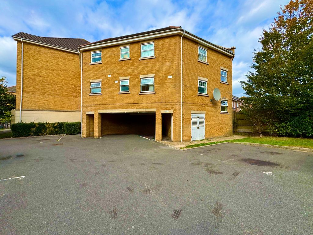 Property photo 3 of 8 External