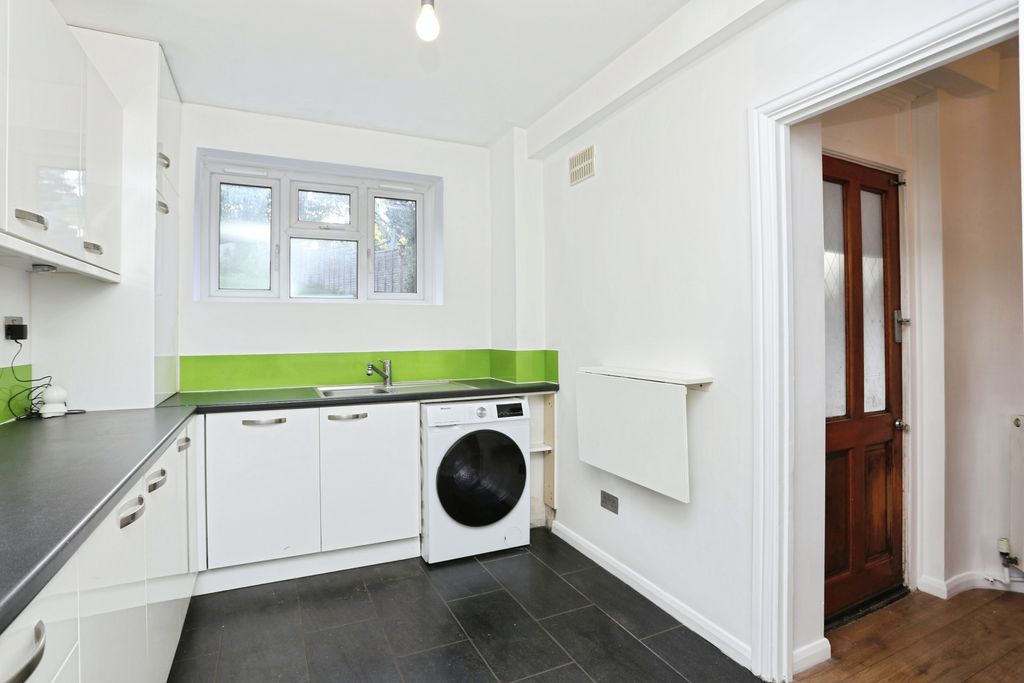 Property photo 3 of 16 Kitchen