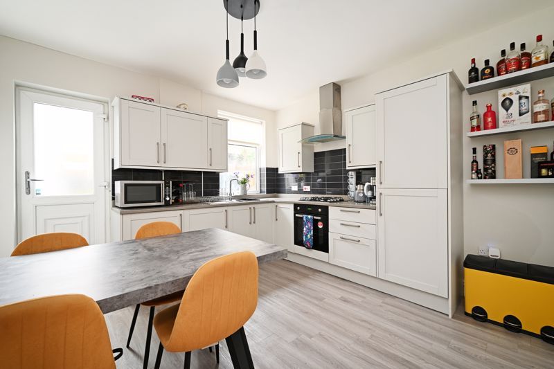 Property photo 1 of 21 Dining Kitchen