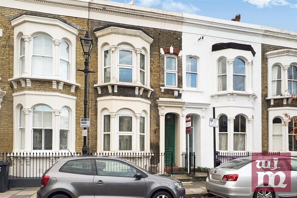 Property photo 1 of 15 Mossford Street