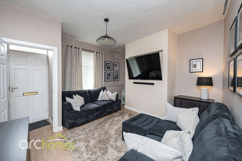 Property photo 2 of 19