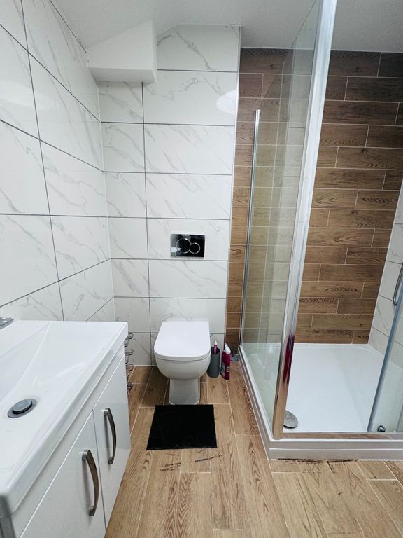 Property photo 2 of 4 Bathroom Pioneer Hou