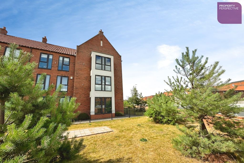 Property photo 1 of 11 (Main)