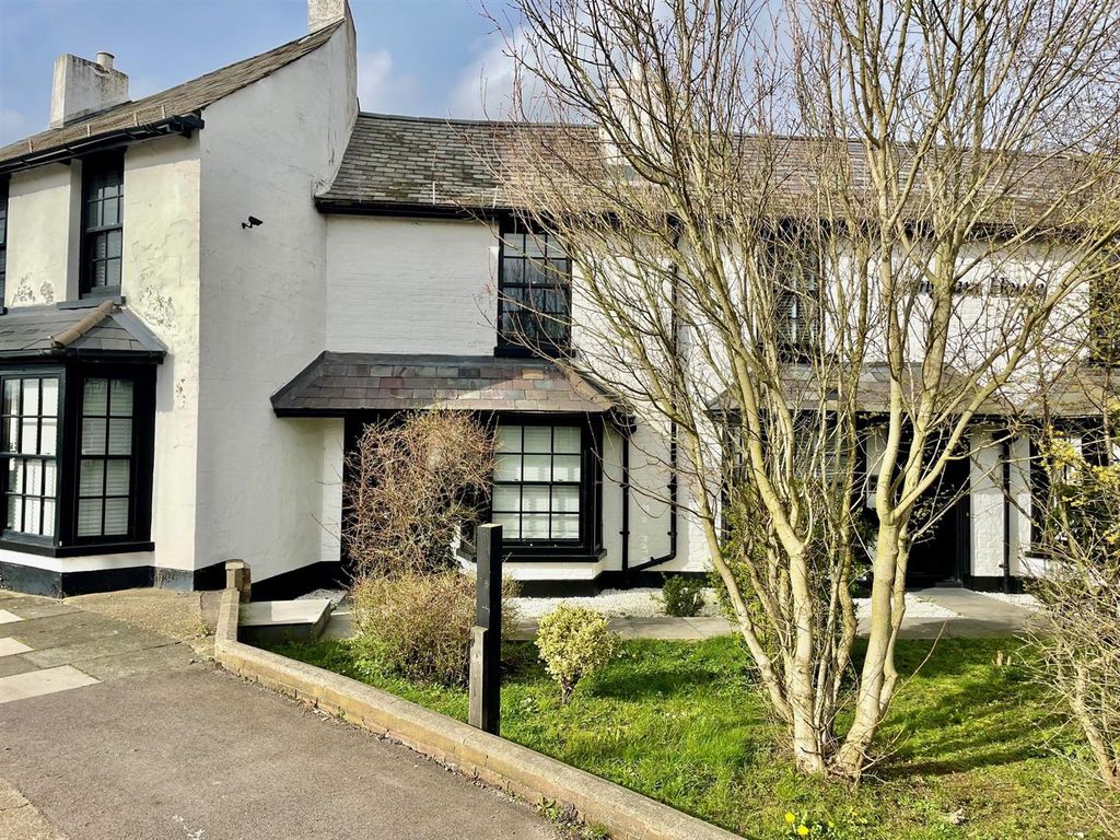 Property photo 1 of 10 3 Arlingham Front.Jpg