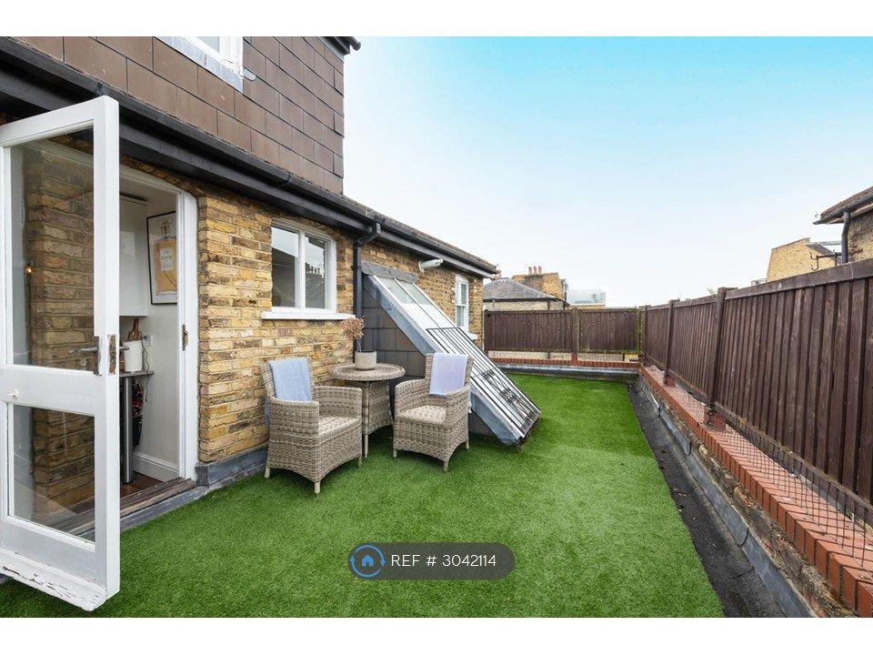 Property photo 3 of 12 South Facing Roof Terrace