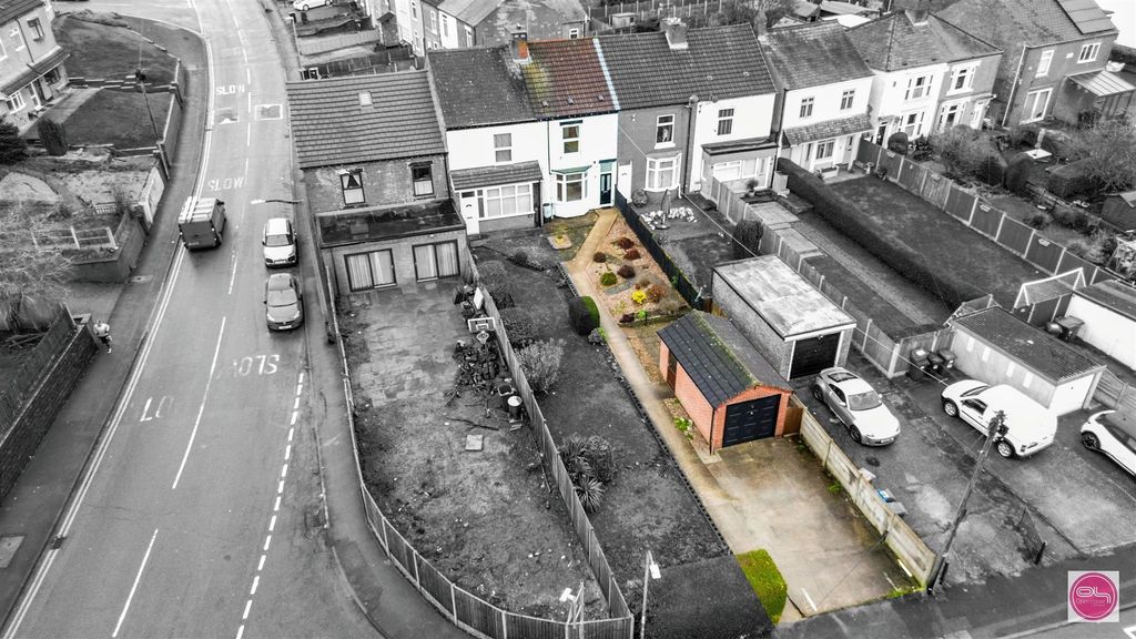 Property photo 3 of 33 High Bank Road, Winshill (7).Jpg