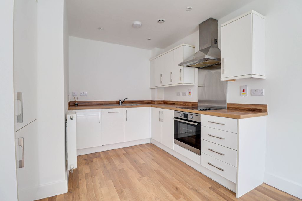 Property photo 3 of 11 Kitchen