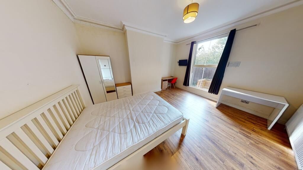 Property photo 2 of 15 Bright And Airy Double Bedroom Featuring A Large W...