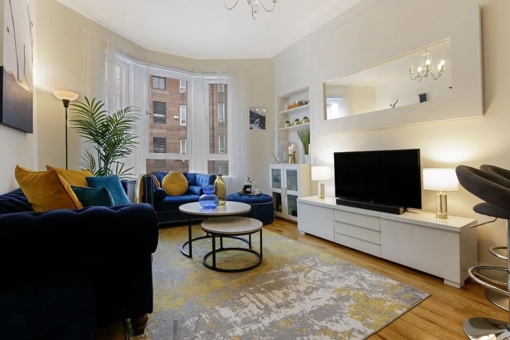 Property photo 2 of 19 Living/ Dining Room