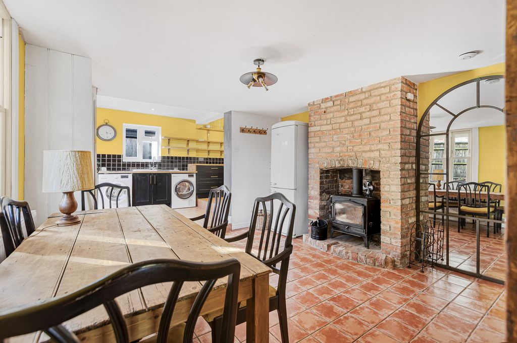 Property photo 2 of 19