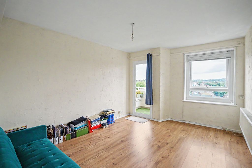 Property photo 2 of 17 Flat 25, Maskall Close, High Trees, Tulse Hill, London, Sw2 3Ph