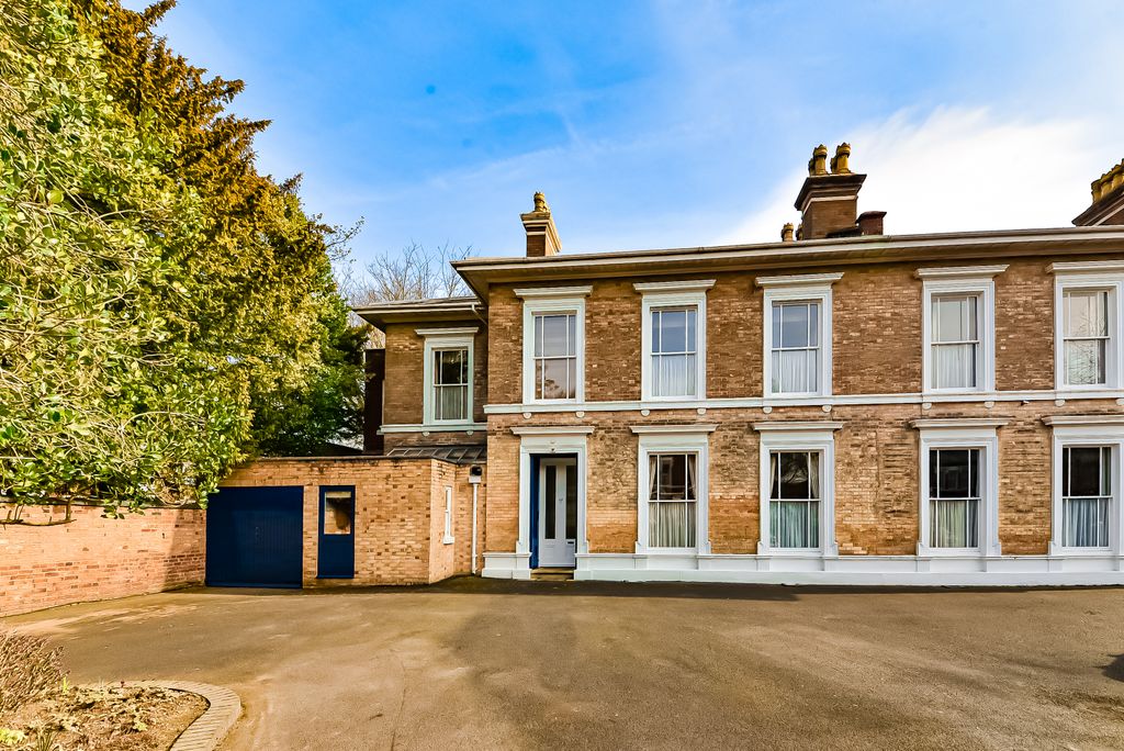 Property photo 1 of 35