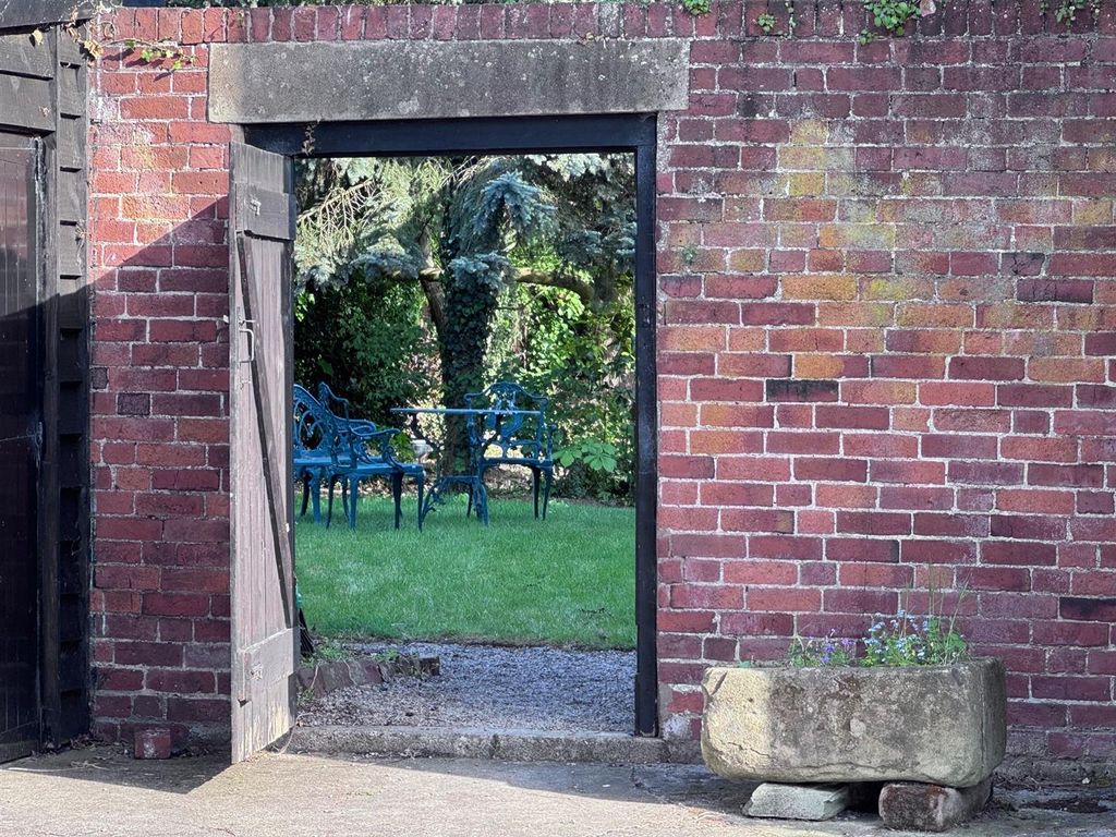 Property photo 3 of 25 Archway Garden Table Shot.Jpg