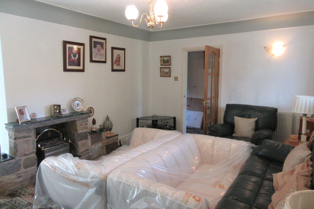 Property photo 2 of 24 Lounge