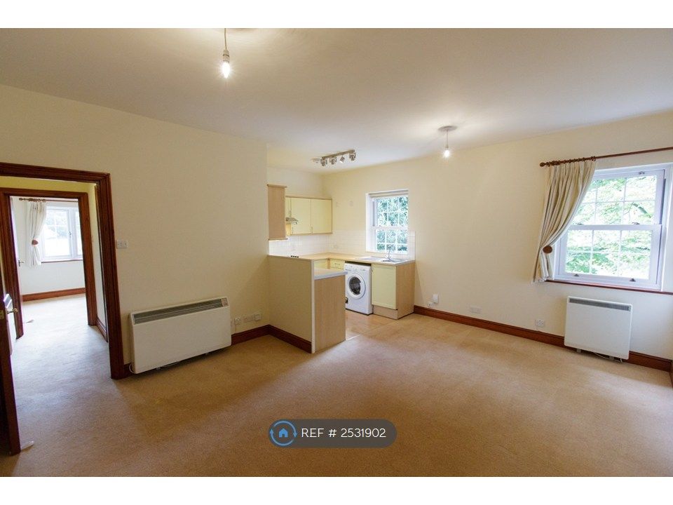 Property photo 3 of 13 Lounge &amp; Kitchen