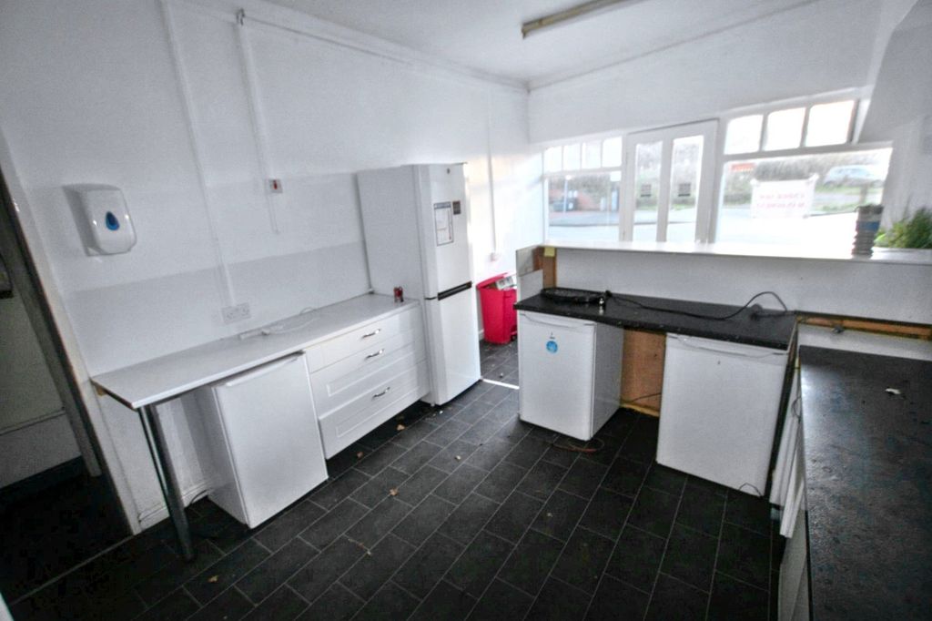 Property photo 2 of 25