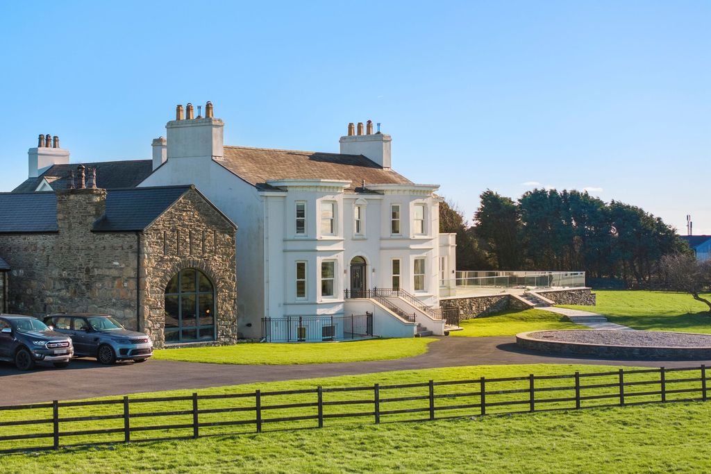 Property photo 1 of 112