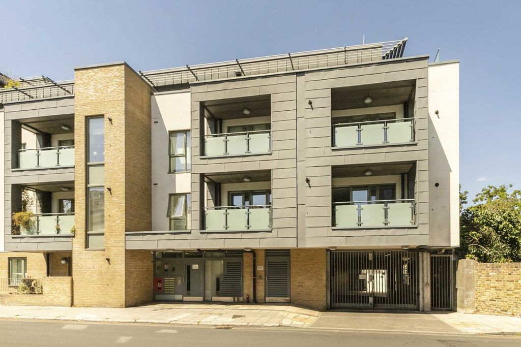 Property photo 1 of 8