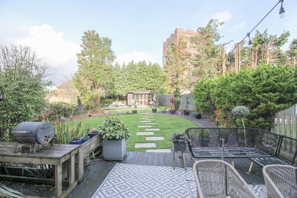 Property photo 2 of 17