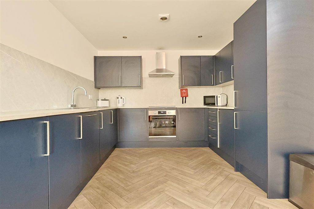 Property photo 1 of 24 912Fbd9F-Eff4-4C09-8C41-4A77B370745C_1_201_A.Jpeg