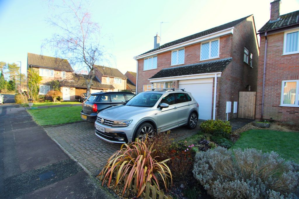 Property photo 1 of 32